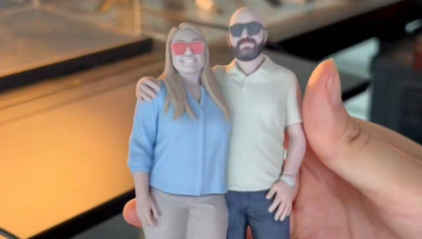 Personalized rumania couple figurine made from a  photo as a unique gift