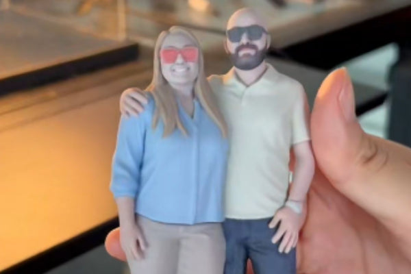 Personalized rumania couple figurine made from a  photo as a unique gift