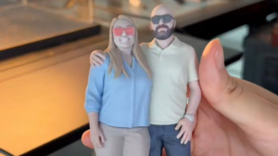 Personalized rumania couple figurine made from a  photo as a unique gift